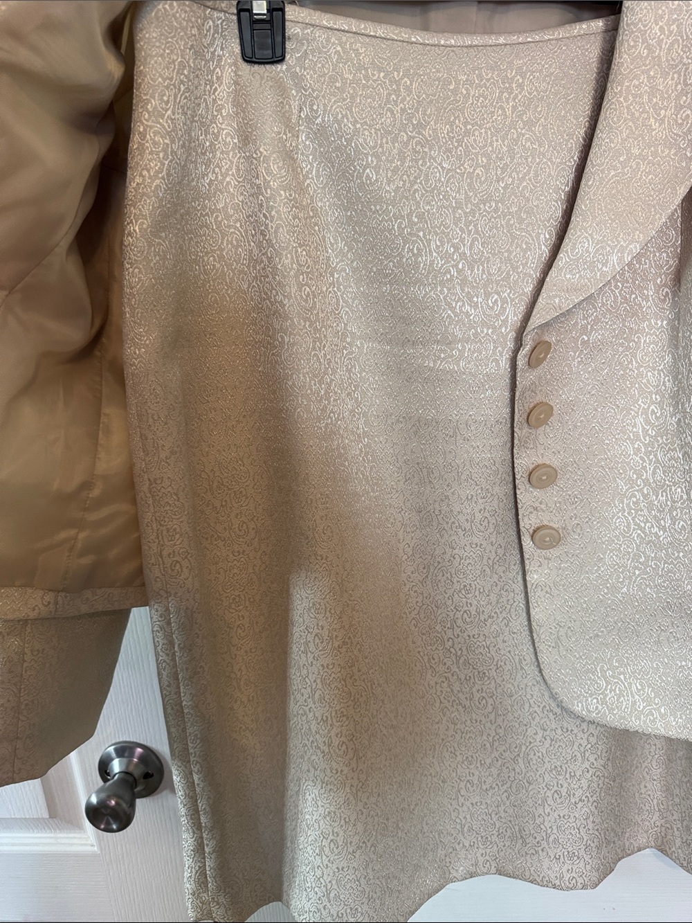 Le Suit Shimmery Cream Jacquard Blazer with Shell - Picture 3 of 5